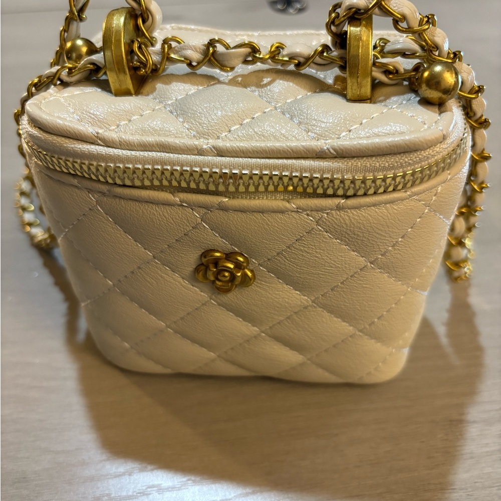 New Cream Quilted Chain mini Bag 4.5" x 4" - Picture 10 of 10